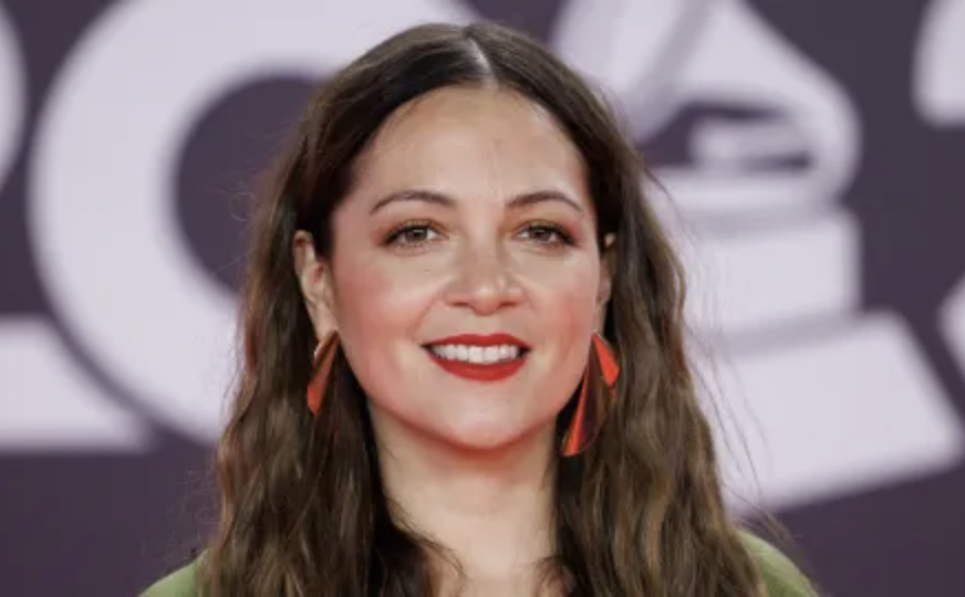 LA CANTAUTORA MEXICANA NATALIA LAFOURCADE CAMBIA FECHAS DE GIRA POR SU EMBARAZO